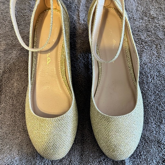 Gold Girl shoes - Picture 1 of 5